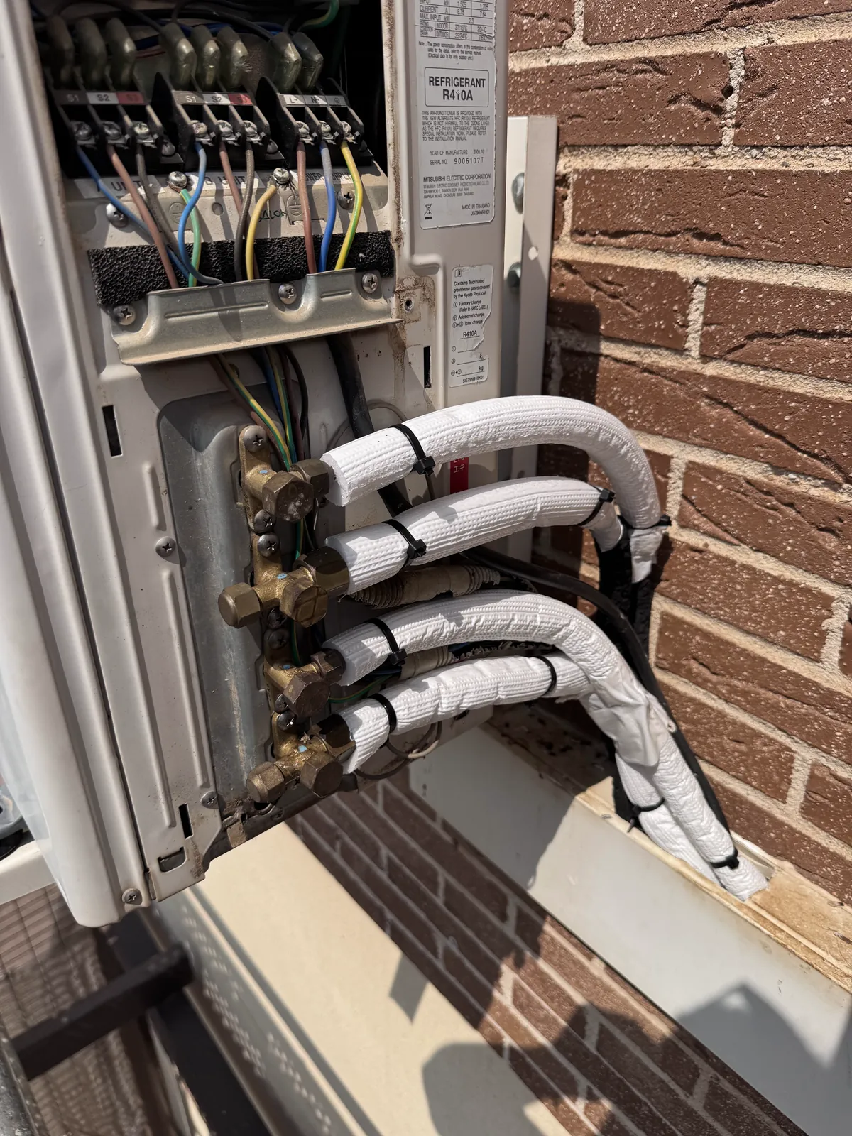 Conexiones y cableado de una unidad exterior multisplit revisadas